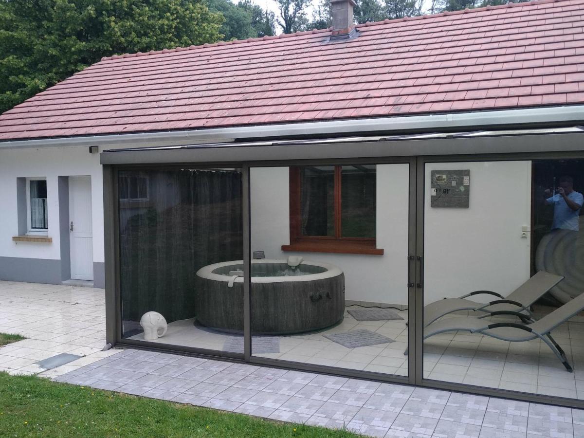 Gite De La Souche Avec Jacuzzi Doudeauville Екстериор снимка